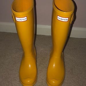 yellow hunter boots